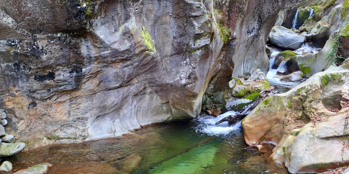 Долна баня и Костенец: водопади, хижи, СПА и щрауси